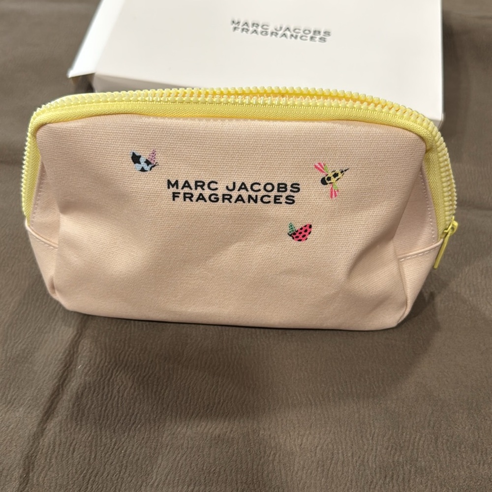 Marc Jacobs Fragrances Pink
Yellow Cosmetics Pouch Clutch
Bag NIB Bee Butterfly - Picture 4 of 8